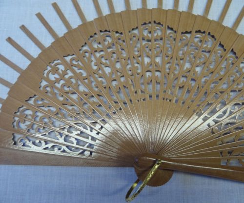 Struttura ventaglio  legno traforato, merletto cm3,5/ cm 40 - immagine 3