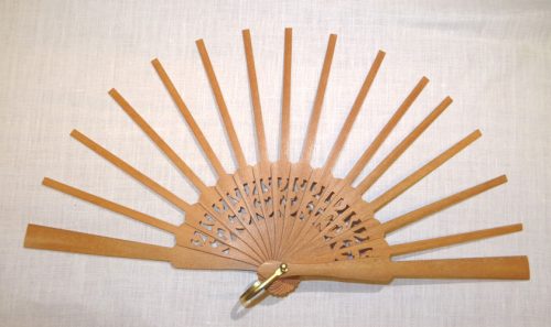 Struttura per ventaglio in legno " cuoricino" 37